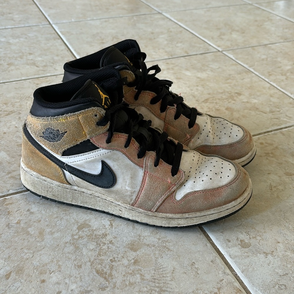 Nike Air Jordan Retro Sunset Sneakers Size 7Y